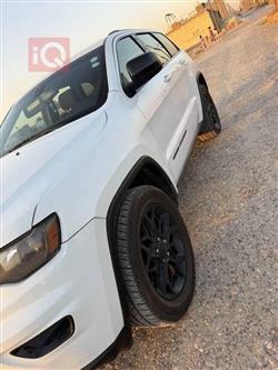 جیپ گراند شیرۆکی